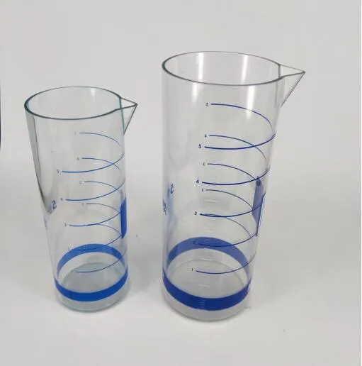 Buqar tal-ilma tal-plastik b'għatu