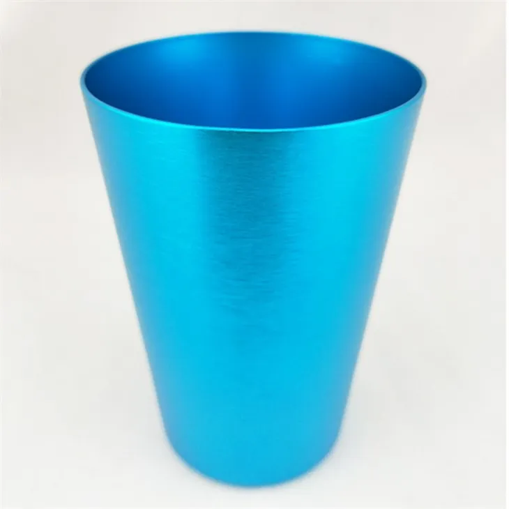 Tazzi tax-Xorb tal-Aluminju Vintage